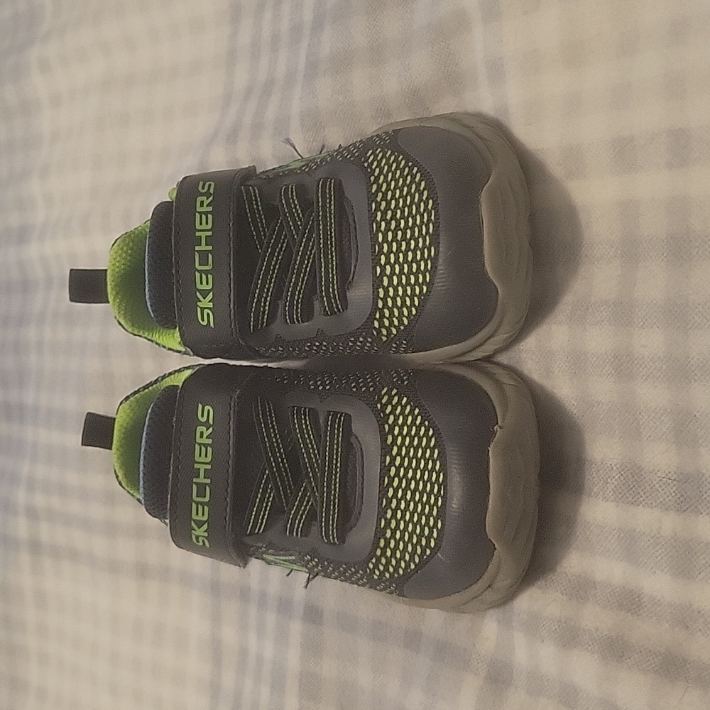 9 Toddler Runners (Skechers)